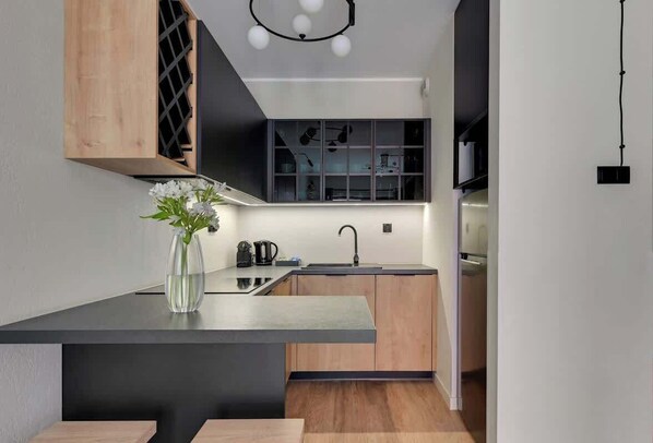 Coffee/tea maker, fridge, microwave, stovetop - Grano Residence 106 | Riverside | Parking (Gdańsk)
