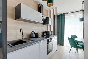 High chair, cookware/dishes/utensils - Angielska Grobla135B | Near Old Town & Marina (Gdańsk)