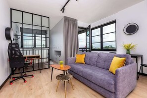 TV - Doki A34 A | Gdańsk Shipyard & Foodhall | Parking (Gdańsk)