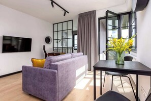 TV - Doki A34 A | Gdańsk Shipyard & Foodhall | Parking (Gdańsk)