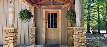4BR cabin at Lake Murray Fish,hike,bike,canoe,kayak, 330’ trail to lake cove