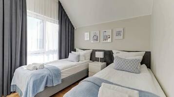 Iron/ironing board, WiFi, bed sheets