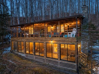 Mountain Log Cabin w/ Sauna & Gym | Sleeps 12 | Ski & Hike