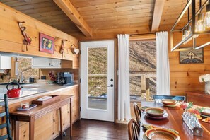 Dining - Mountain Log Cabin w/ Sauna & Gym | Sleeps 12 | Ski & Hike (Mars Hill)