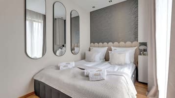 Iron/ironing board, travel cot, WiFi, bed sheets