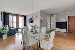 TV - Aura 101 | Riverside | City Center & Free Parking (Gdańsk)
