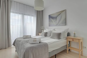 Iron/ironing board, travel cot, WiFi, bed sheets - River View | Dwie Motławy 54 with Balcony (Gdańsk)