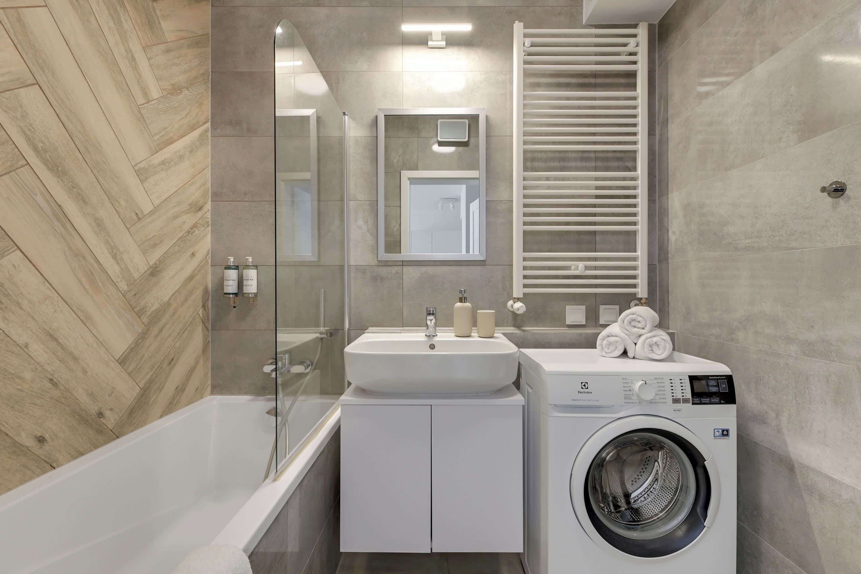 Shower, hair dryer, shampoo