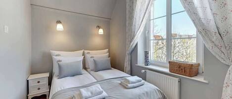 Iron/ironing board, WiFi, bed sheets