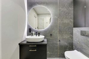 Shower, hair dryer, shampoo - Great Location | Family Stay | Grunwaldzka Attic (Gdańsk)