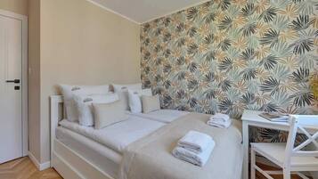 Iron/ironing board, WiFi, bed sheets