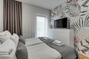 Bügeleisen/Bügelbrett, Reisekinderbett, WLAN, Bettwäsche