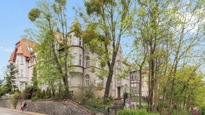 A multi-story building with a stone facade, a red-tiled roof, and a staircase leading to the entrance. - Chopina Studio | 300 metres to the Sopot beach (Sopot)