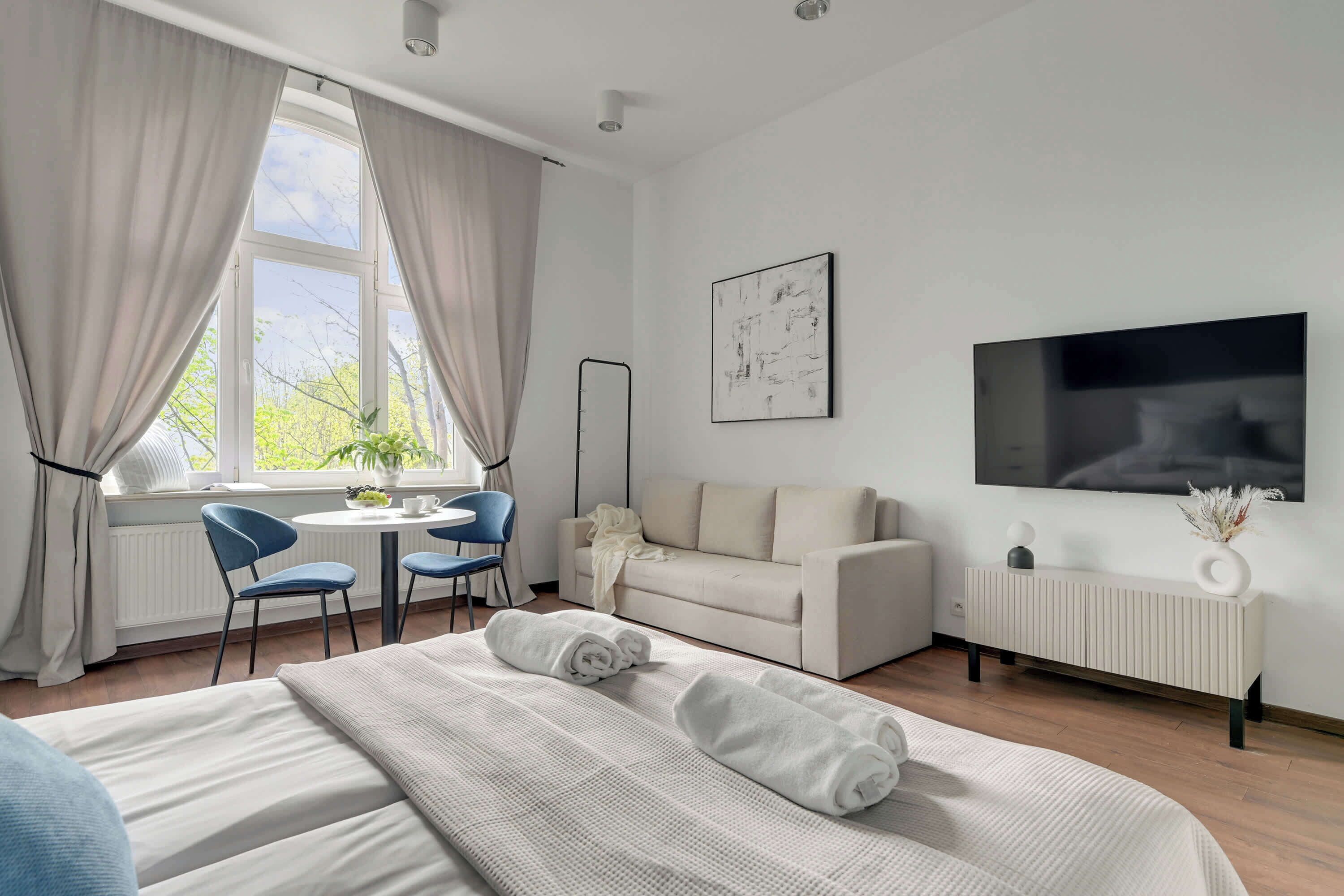 Iron/ironing board, WiFi, bed sheets