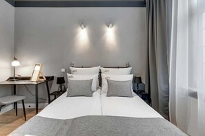 Bügeleisen/Bügelbrett, Reisekinderbett, WLAN, Bettwäsche