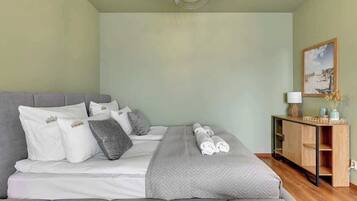Iron/ironing board, travel cot, WiFi, bed sheets