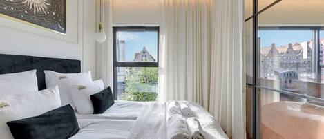 Iron/ironing board, travel cot, WiFi, bed sheets