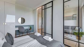 Iron/ironing board, WiFi, bed sheets