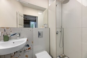 Dusche, Haartrockner, Shampoo
