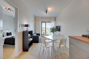 Dining - Riverside | Sauna & Gym | Nadmotławie Estate 276 (Gdańsk)