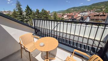 Comfort appartement, balkon, uitzicht op stad | Terrein van de accommodatie