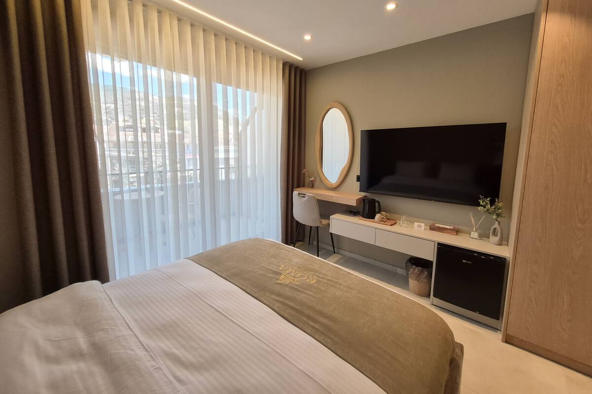 Economy Double Room, Balcony, City View | Desk, laptop workspace, WiFi (free), bed sheets