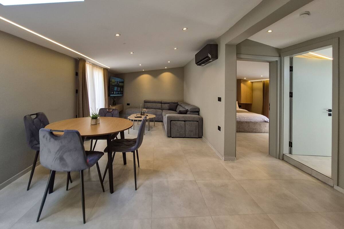 Comfort Apartment, Balcony, City View | Desk, laptop workspace, WiFi (free), bed sheets