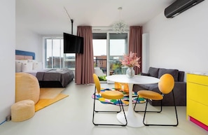 Iron/ironing board, travel cot, WiFi, bed sheets - ChlebovaPrimavera | Motława River & Shipyard | Gym (Gdańsk)