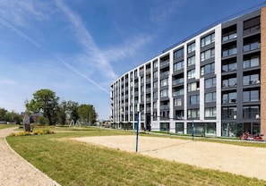 Sports court - ChlebovaPrimavera | Motława River & Shipyard | Gym (Gdańsk)