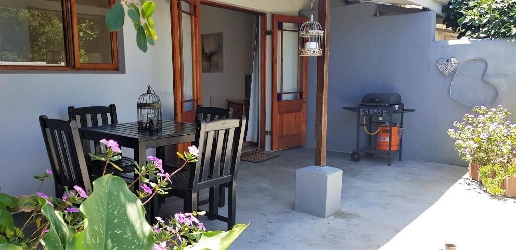 Estudio Deluxe, vistas al jardín | Restaurante al aire libre