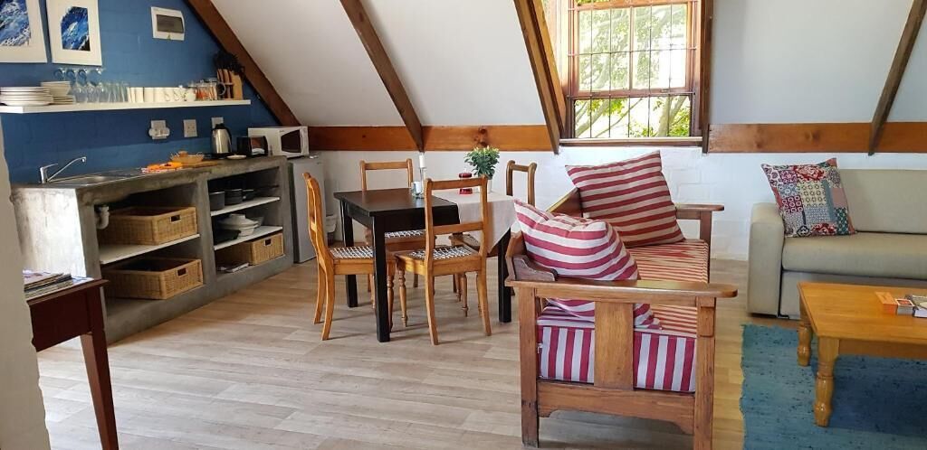 Deluxe Quadruple Room, Garden View | Living area