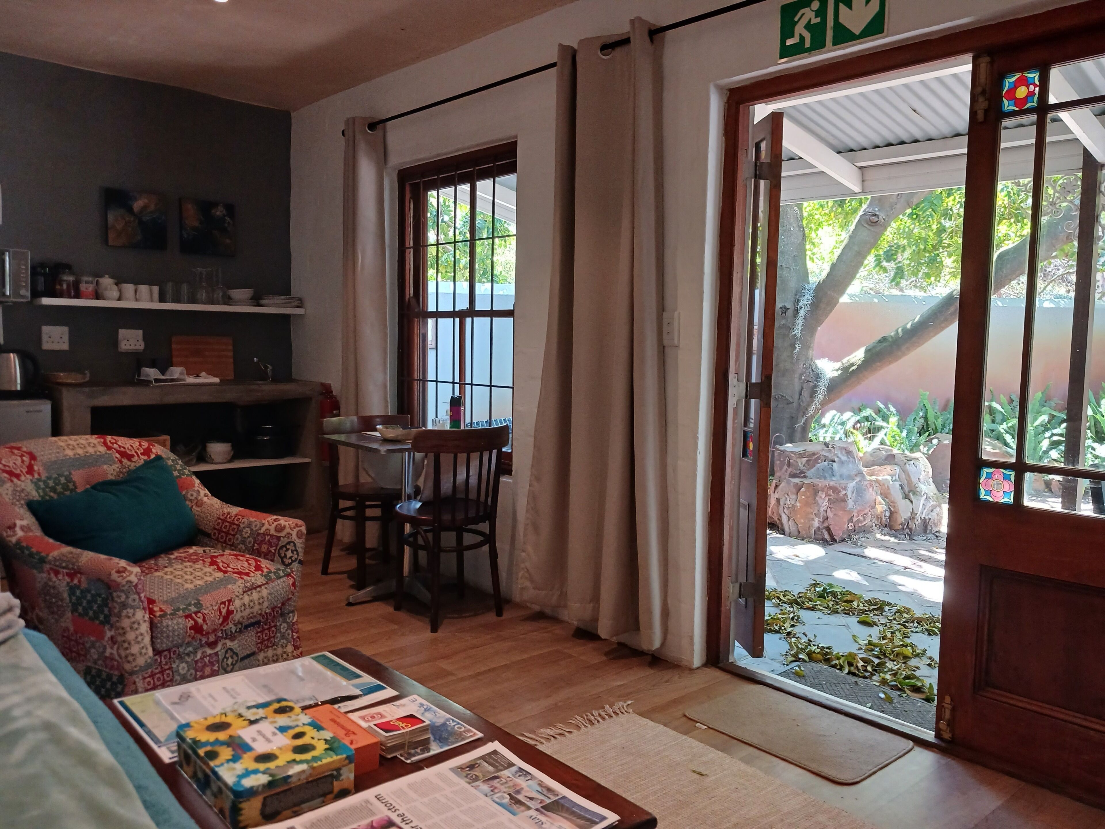 Estudio Deluxe, vista al jardín | Terraza o patio