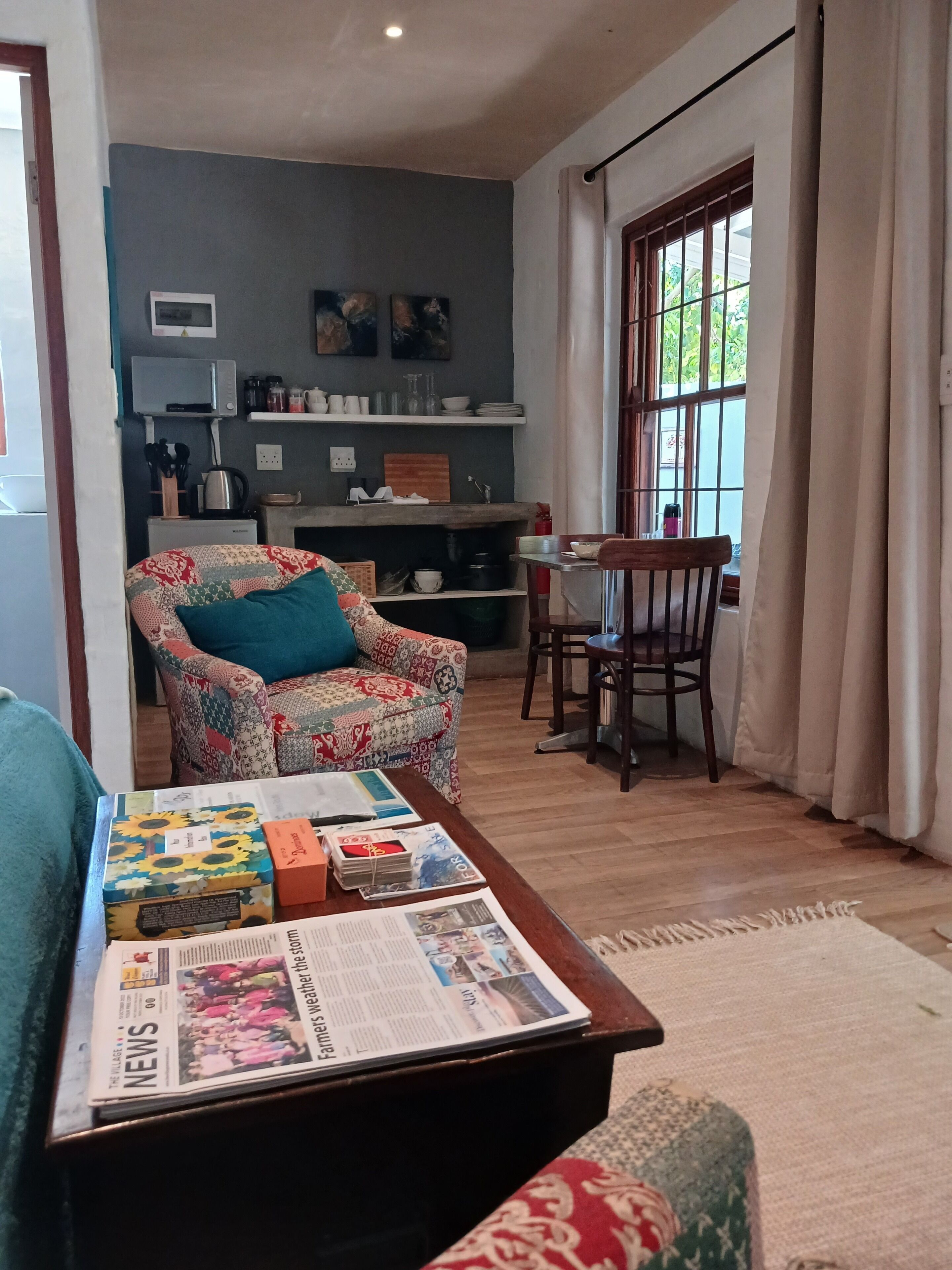 Estudio Deluxe, vista al jardín | Servicio a la habitación