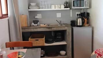 Deluxe-Studio, Gartenblick | Eigene Küche | Wasserkocher, Toaster, Kochgeschirr/Geschirr/Besteck, Reinigungsartikel