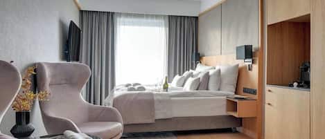 Iron/ironing board, travel cot, WiFi, bed sheets