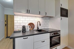 Coffee/tea maker, fridge, microwave, oven - Baltea Park 31B with Balcony | Seaside (Gdańsk)