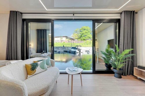 Houseboat Aurora | Old Town | Romantic | Sauna