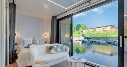 Houseboat Aurora | Old Town | Romantic | Sauna