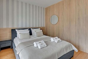 Bügeleisen/Bügelbrett, Reisekinderbett, WLAN, Bettwäsche