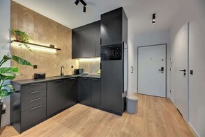 Coffee/tea maker, fridge, microwave, stovetop - Żurawie A56 | Shipyard | Food Hall Montownia (Gdańsk)