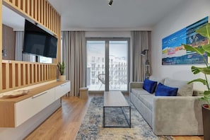 TV - Żurawie A56 | Shipyard | Food Hall Montownia (Gdańsk)