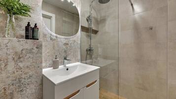 Shower, hair dryer, shampoo