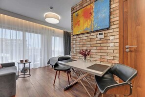 Dining - Nadmotławie 61 | Riverside | Sauna & Gym (Gdańsk)