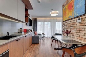 Coffee/tea maker, fridge, microwave, stovetop - Nadmotławie 61 | Riverside | Sauna & Gym (Gdańsk)