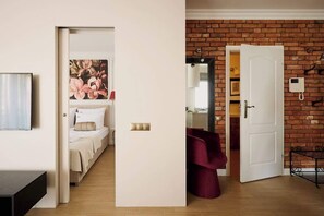 Bügeleisen/Bügelbrett, Reisekinderbett, WLAN, Bettwäsche