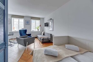 Bügeleisen/Bügelbrett, Reisekinderbett, WLAN, Bettwäsche
