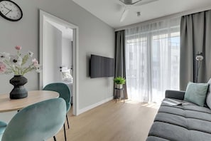 Bügeleisen/Bügelbrett, Reisekinderbett, WLAN, Bettwäsche