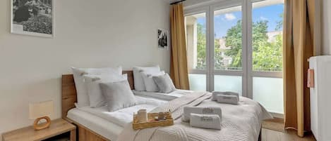 Iron/ironing board, travel crib, WiFi, bed sheets