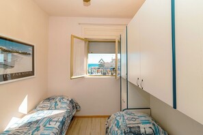 Leilighet, 2 soverom, sjøutsikt