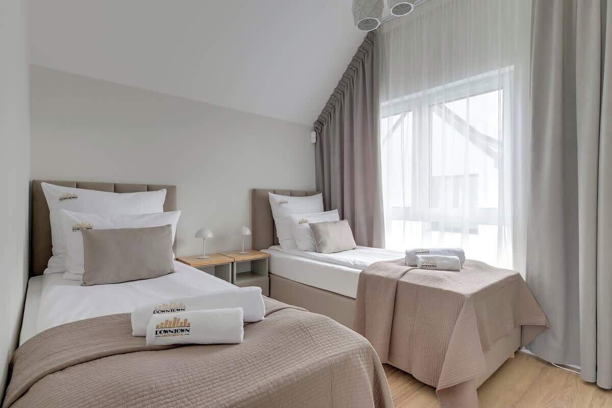 Iron/ironing board, travel crib, WiFi, bed sheets